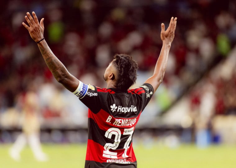 Desde 2019 no clube, jogador disse que renovação é 'uma honra enorme'