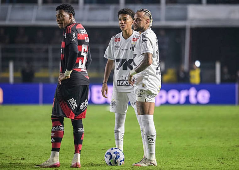 Santos analisa a situação com processo interno; imagens do treino são chave