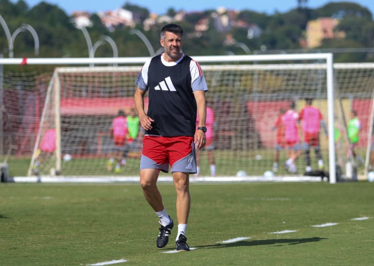 Pela primeira vez no Beira-RIo, comandante deixou Alan Patrick no banco diante do Fluminense