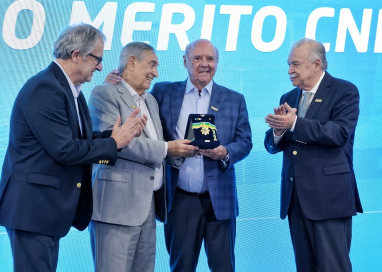  Presidente do Conselho de Administra&ccedil;&atilde;o do Grupo Panvel, Julio Mottin, recebeu reconhecimento pela atua&ccedil;&atilde;o empresarial