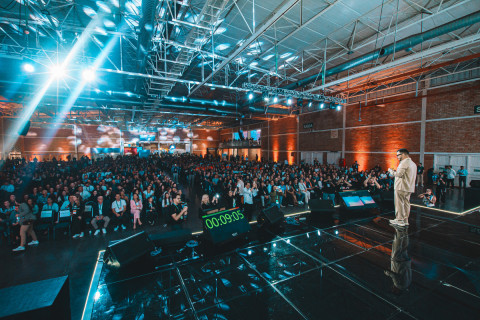 Marcus Rossi, CEO da Gramado Summit, afirma que a edição de 2026 é a maior do evento e aposta na feira de negócios como diferencial