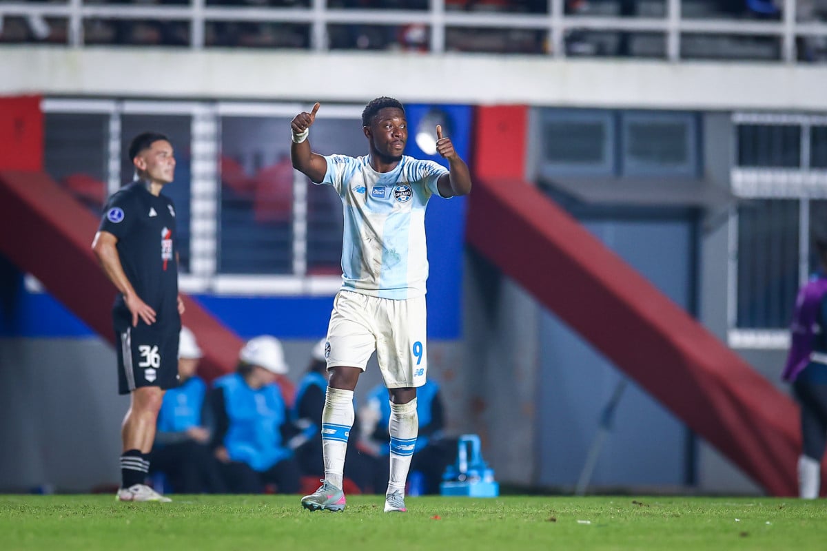 Atacante do Grêmio Amuzu é convocado pela seleção de Gana e fica mais perto de ir para a Copa