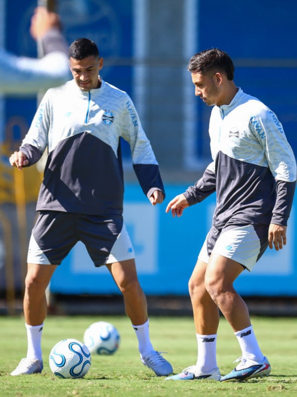 Grêmio deve manter esquema de três zagueiros contra o Flamengo
