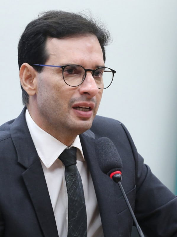 Relator da escala 6x1 prevê apresentar parecer em 20 de maio e votar no dia 26