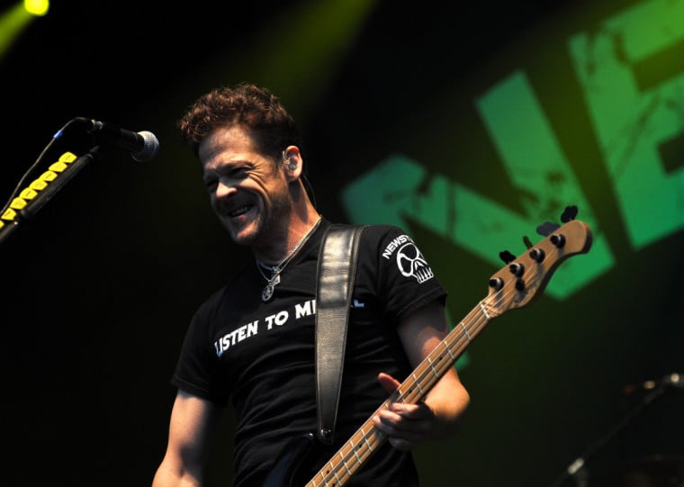 Jason Newsted (aqui em foto de 2013) diz que recebeu alta do tratamento h&aacute; algumas semanas