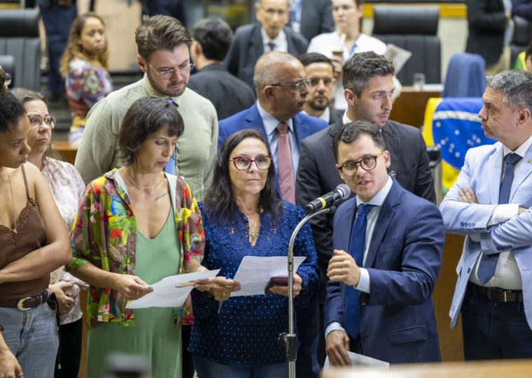 Acordo foi firmado ap&oacute;s mais de uma hora de suspens&atilde;o da sess&atilde;o plen&aacute;ria
