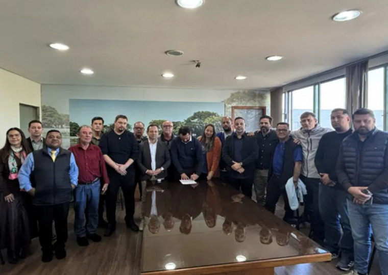 Comunicado foi realizado durante reuni&atilde;o com a presen&ccedil;a do governo municipal e um grupo de vereadores