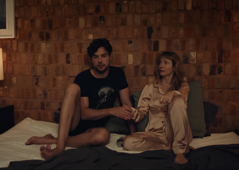 Dirigido e estrelado por Djin Sganzerla (dir), Eclipse chega aos cinemas