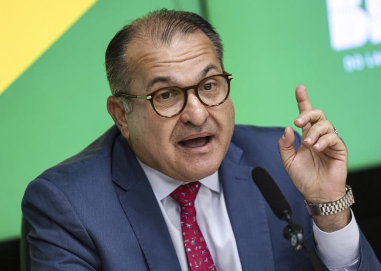 O ministro George Santoro garantiu que nenhuma autoescola encerrou suas atividades desde o início da implementação das novas regras da política CNH do Brasil.
