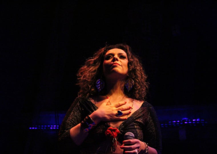 Fernanda Copatti incorpora Gal Costa no espetáculo O Nome Dela é Gal, no Galpão Floresta Cultural