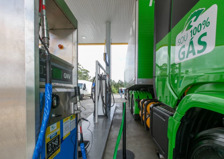 Soluções com GNV e biometano ganham espaço entre transportadoras ao aliar redução de custos, previsibilidade e menor impacto ambiental