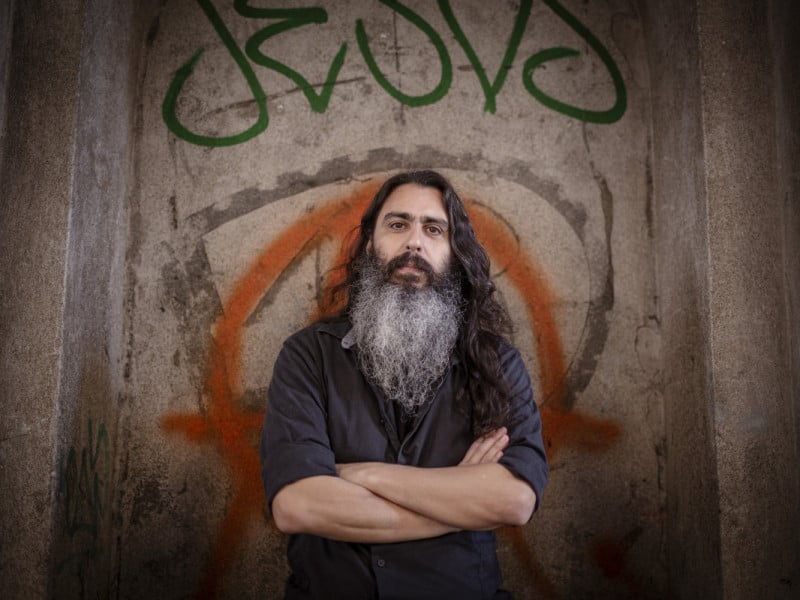 Lobo, quadrinista e proprietário da Brasa Editora, fala sobre viver de HQ no Brasil