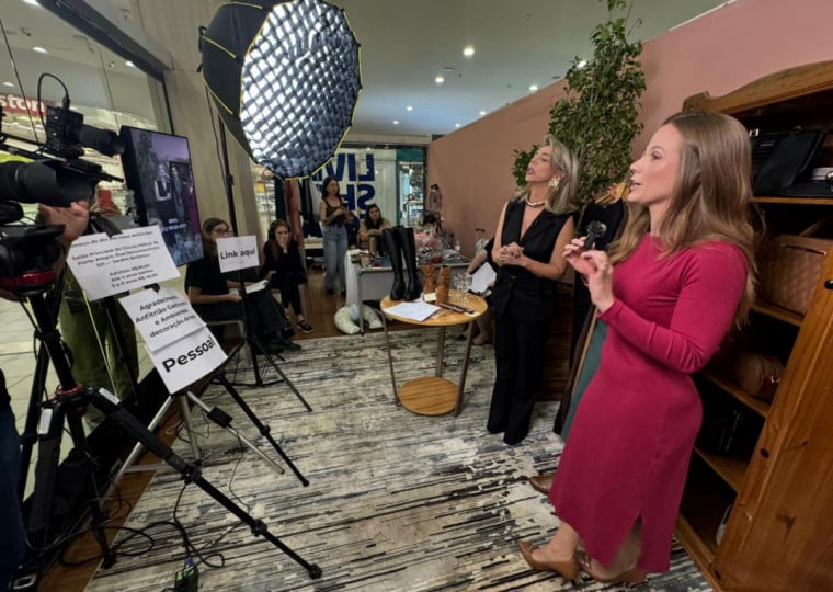 Esther (à esq) ancorou a sessão, que teve Giovanna ofertando produtos
