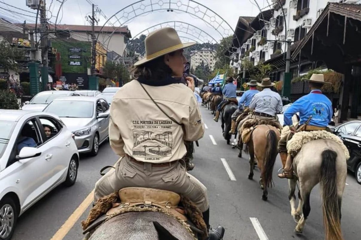 Cavalgada da Serra ir&aacute; percorrer cerca de 100 quil&ocirc;metros, passando por Gramado no s&aacute;bado, dia 16 | Prefeitura de Gramado/Divulga&ccedil;&atilde;o/Cidades
