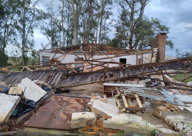 Temporal ocorreu na quinta-feira e destelhou cerca de 200 residências
