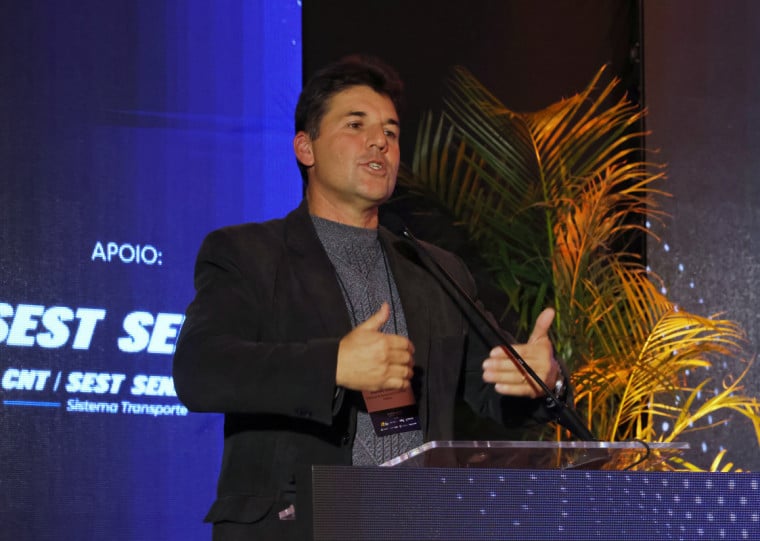 Para Evandro Gutebier, o público não fica de pé sem o privado