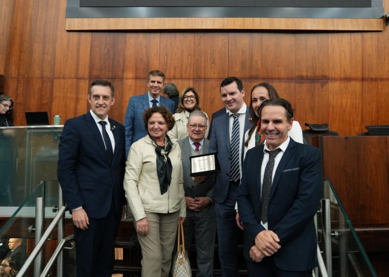 Presidente da Agas, Lindonor Peruzzo J&uacute;nior, recebeu a honraria