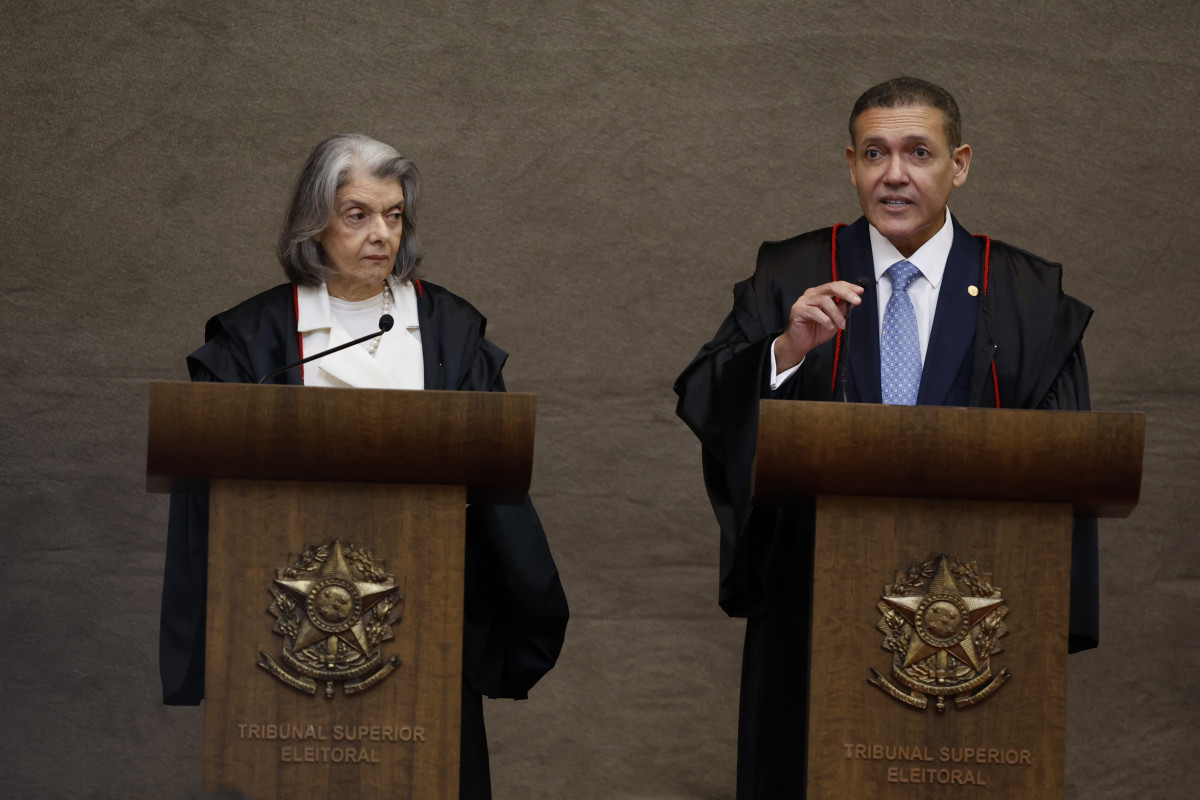 Nunes Marques toma posse na presidência do TSE