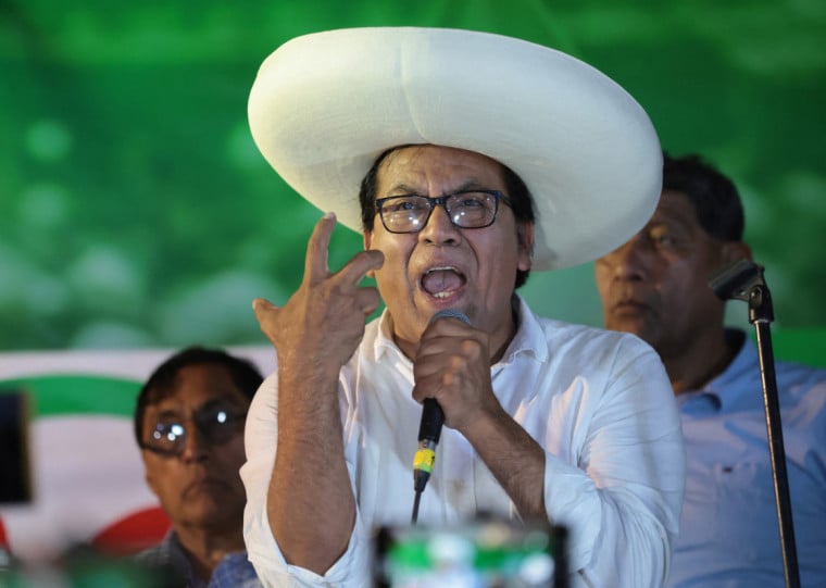 Psicólogo Roberto Sánchez, preso por tentar um autogolpe em 2022, foi o 2º colocado nas eleições
