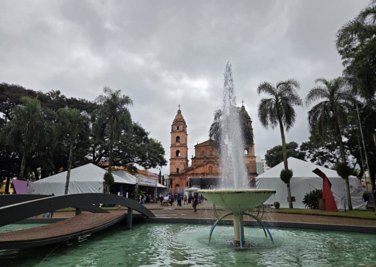 Santo &Acirc;ngelo e seus pontos tur&iacute;sticos, como a Catedral Angelopolitana, muitas vezes s&atilde;o o ponto de partida dos visitantes que procuram os s&iacute;tios arqueol&oacute;gicos da regi&atilde;o