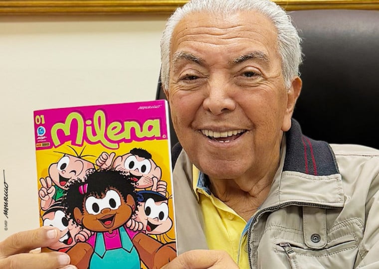 Mauricio de Sousa posando com a capa da primeira edição de Milena, publicada a partir deste mês