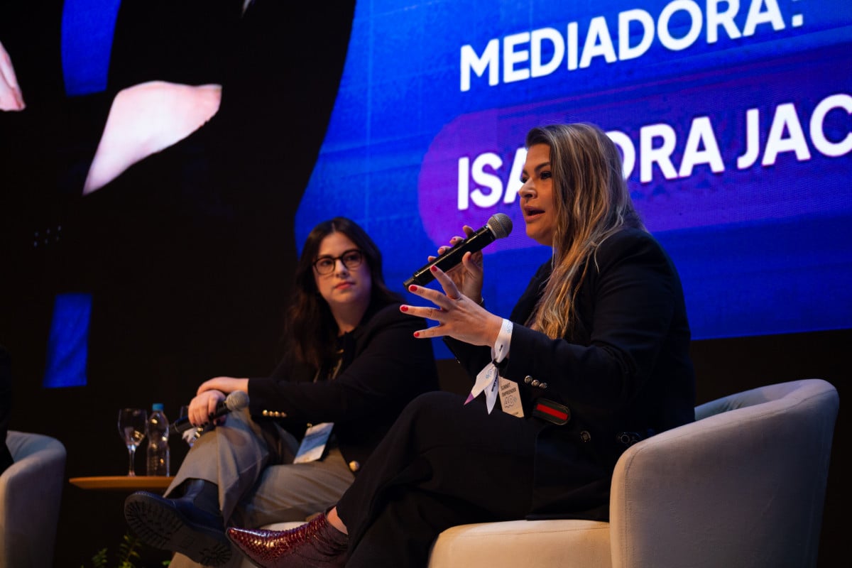 Cristiana Escobar, Gerente de Relacionamento com Cliente e Canais Digitais do Sebrae-RS | VIT&Oacute;RIA PROEN&Ccedil;A/EMPREENDER40+/DIVULGA&Ccedil;&Atilde;O/JC