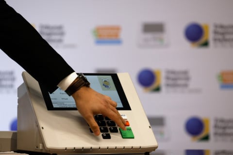 Campanha eleitoral começa em um mês nas ruas e na internet
