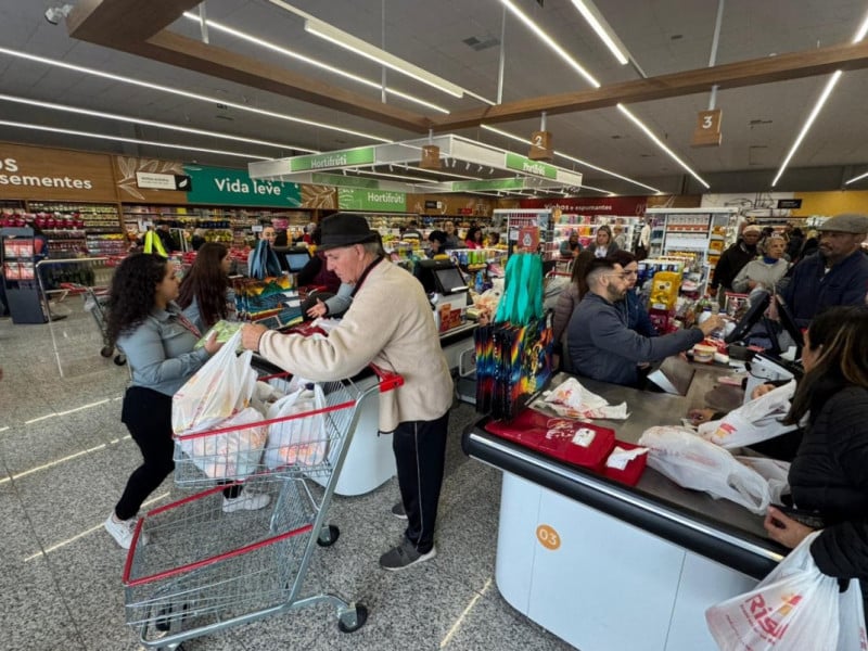 Supermercados poderão abrir lojas maiores em Porto Alegre