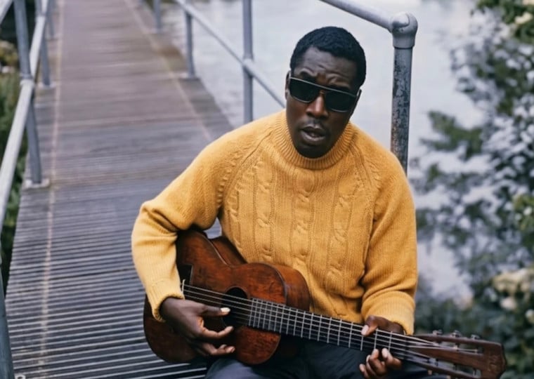 Cantor, falecido aos 90 anos, conquistou um Grammy por 'Patches', canção sobre pobreza e responsabilidade familiar