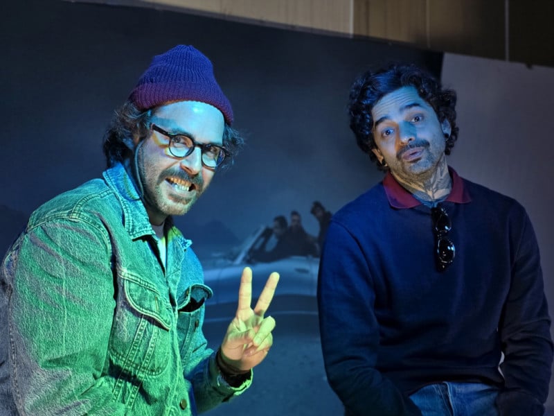 Guerra e Lucas, da Fresno, receberam o p&uacute;blico porto-alegrense na pop-up store <br />Foto: Nathan Lemos/JC
