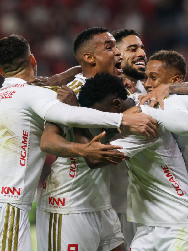 Na despedida do Beira-Rio antes da parada para Copa do Mundo, Inter goleia o Vasco
