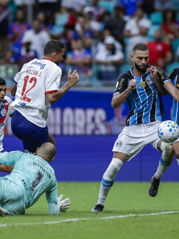 Grêmio sai na frente do Bahia na Fonte Nova, cede o empate, mas mesmo assim deixa o Z-4