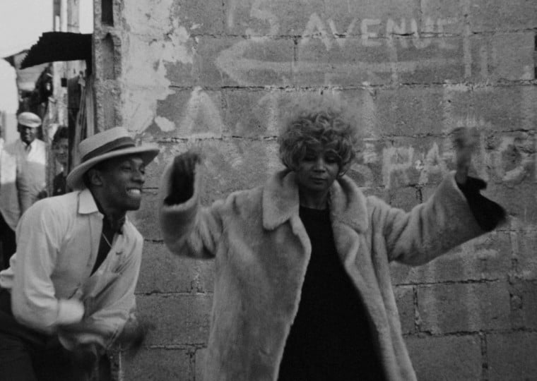 Mostra 'Entre partidas e retornos' traz filmes como 'A NÃ³s Dois, FranÃ§a', de DÃ©sirÃ© ÃcarÃ©
