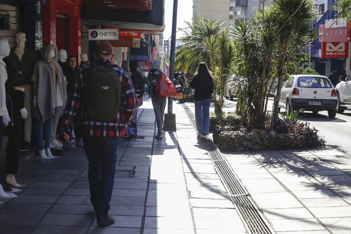 Lojas francas movimentam turismo para compras na regi&atilde;o fronteiri&ccedil;a | T&Acirc;NIA MEINERZ/JC