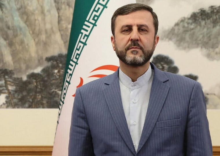 "Para nós, render-se não tem significado; ou vencemos ou nos tornamos mártires", afirma o vice-ministro das Relações Exteriores do Irã, Kazem Gharibabadi
