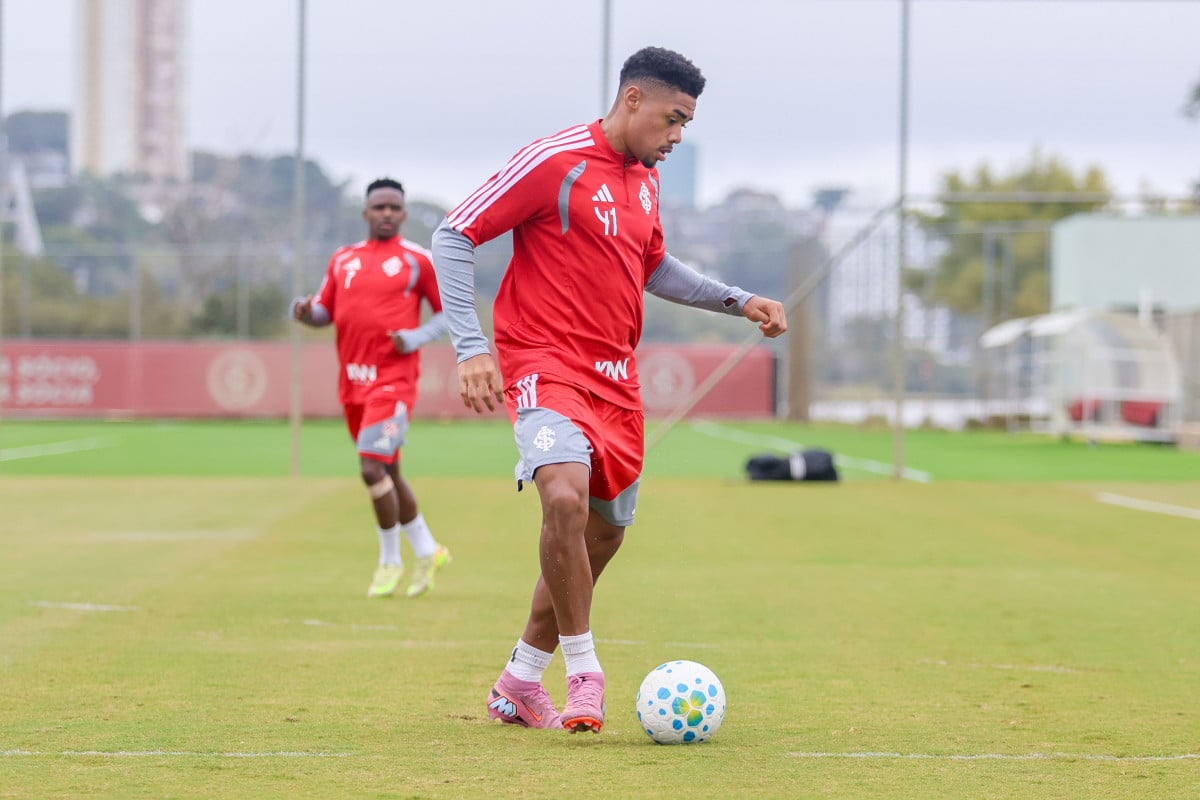 Pezzolano inicia testes no ataque do Inter para encarar o Vitória na Bahia