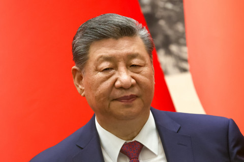 Xi Jinping e Kim Jong prometem maior cooperação em 1ª visita chinesa a Pyongyang após 7 anos