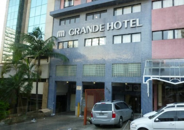 Interessados devem comparecer no hotel com currículo impresso e documento de identificação com foto