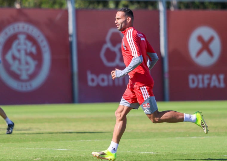 Recuperado de lesão no ombro, Thiago Maia treinou normalmente