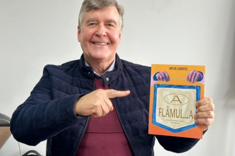 Artur Lorentz lança o livro de memórias "A Flâmula"
