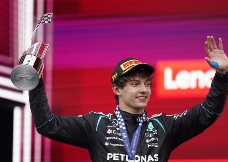 Antonelli entrou para a hist&oacute;ria ao ser o primeiro piloto da F1 na hist&oacute;ria a ganhar seus quatro primeiros GPs de forma consecutiva