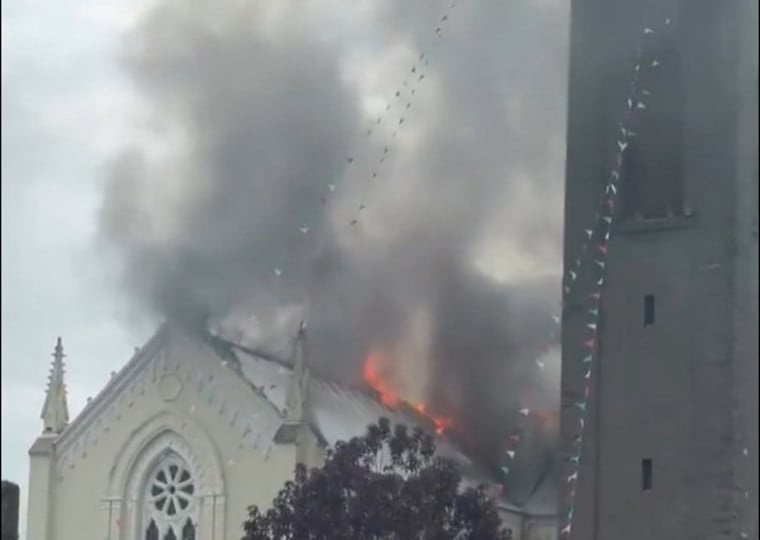 O inc&ecirc;ndio  teria iniciado no fim da manh&atilde; e consumido rapidamente algumas &aacute;reas do pr&eacute;dio