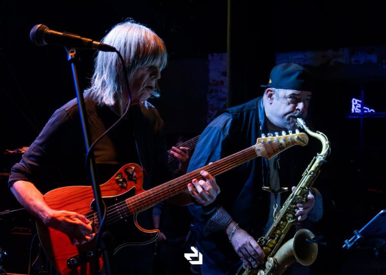 Guitarrista trará clássicos da carreira ao lado de faixas do álbum 'Echoes And Other Songs'