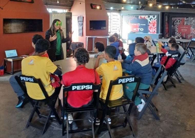Ao todo, cerca de 50 crianças e jovens em estado de vulnerabilidade social participaram das atividades