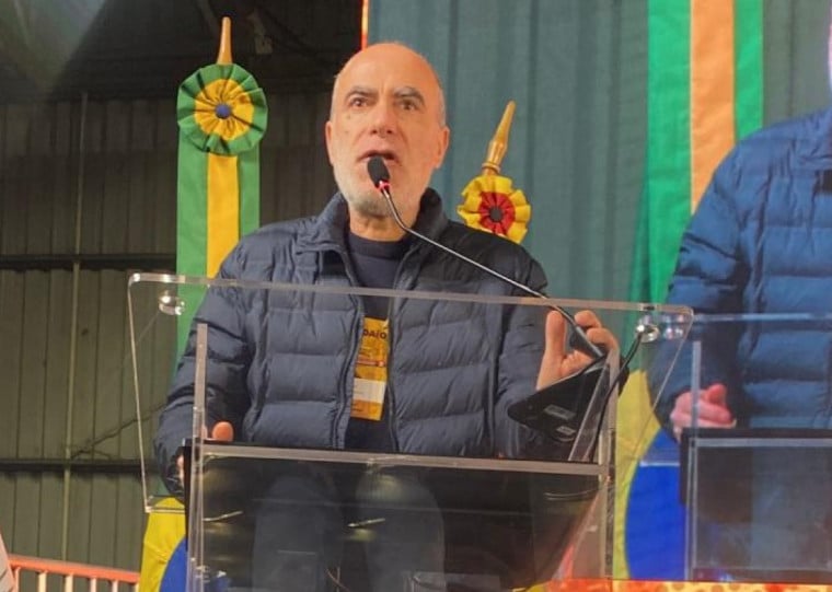 Regis Ethur é profesor da rede pública de ensino do Estado
