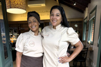 Mara e Juliana estão à frente do Café Cristão, na rua Guilherme Fasolo, nº 1013, no bairro Maria Goretti