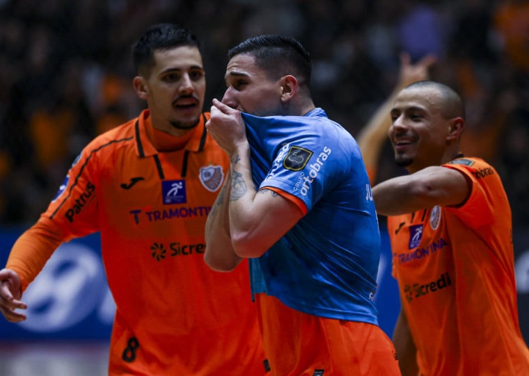  Juninho fez o gol de empate dos donos da casa