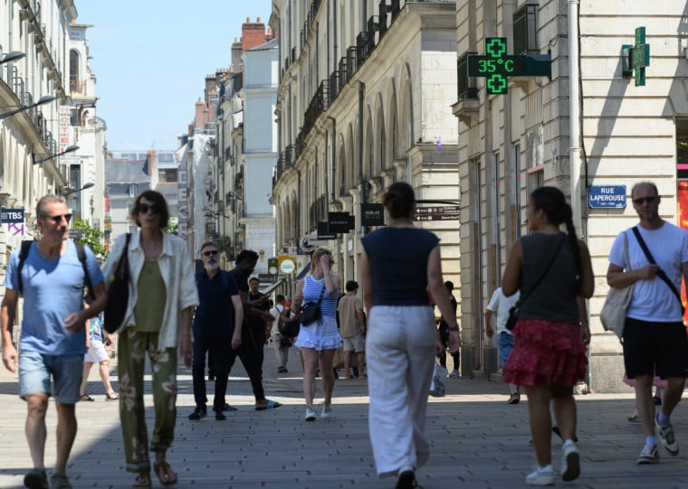 Novos recprdes de temperaturas com 12 a 13°C acima do normal são previstas em partes da França, Espanha e Reino Unido
