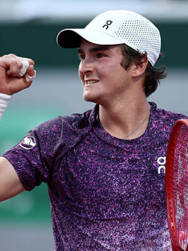 João Fonseca arranca virada heroica, bate croata e vai enfrentar Djokovic em Roland Garros