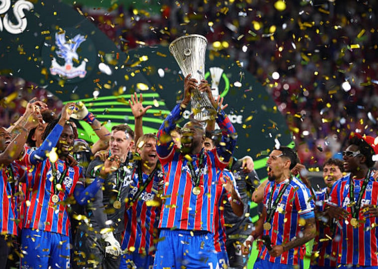 O time inglês conquista troféu inédito e celebra sua maior vitória em 165 anos